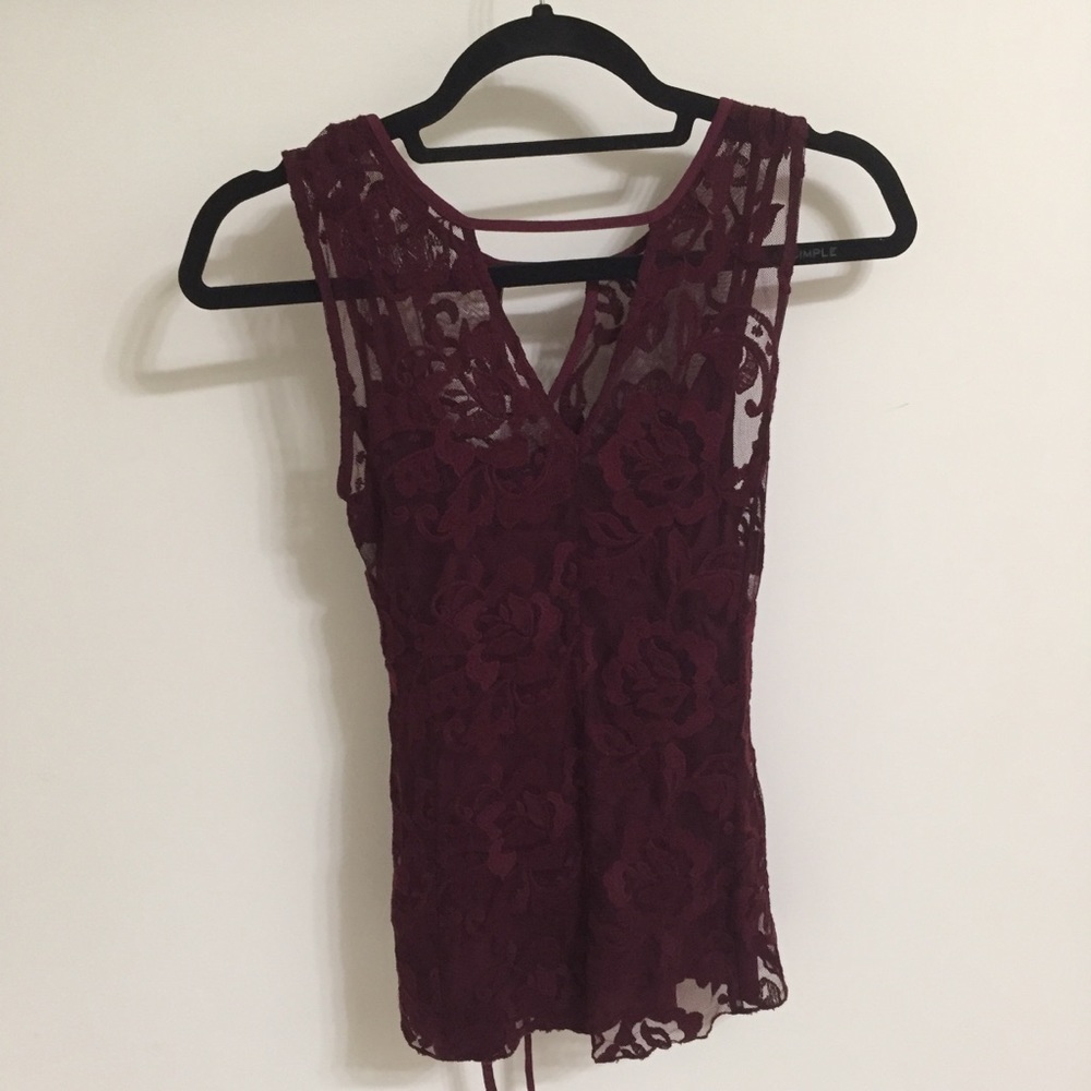 Lace patterned top - Picture 2 of 3